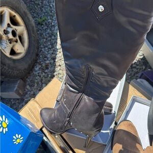 Chic Black Heeled Boots